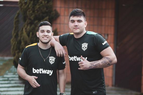 中国足球模拟器正式上线 真实还原酒桌文化与球队互动